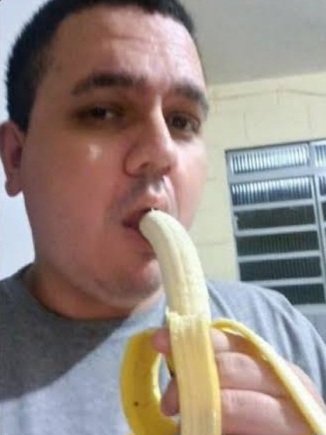 turningpadrao's tweet photo. Gay de direita // Gay de esquerda https://t.co/fon0ftePaX