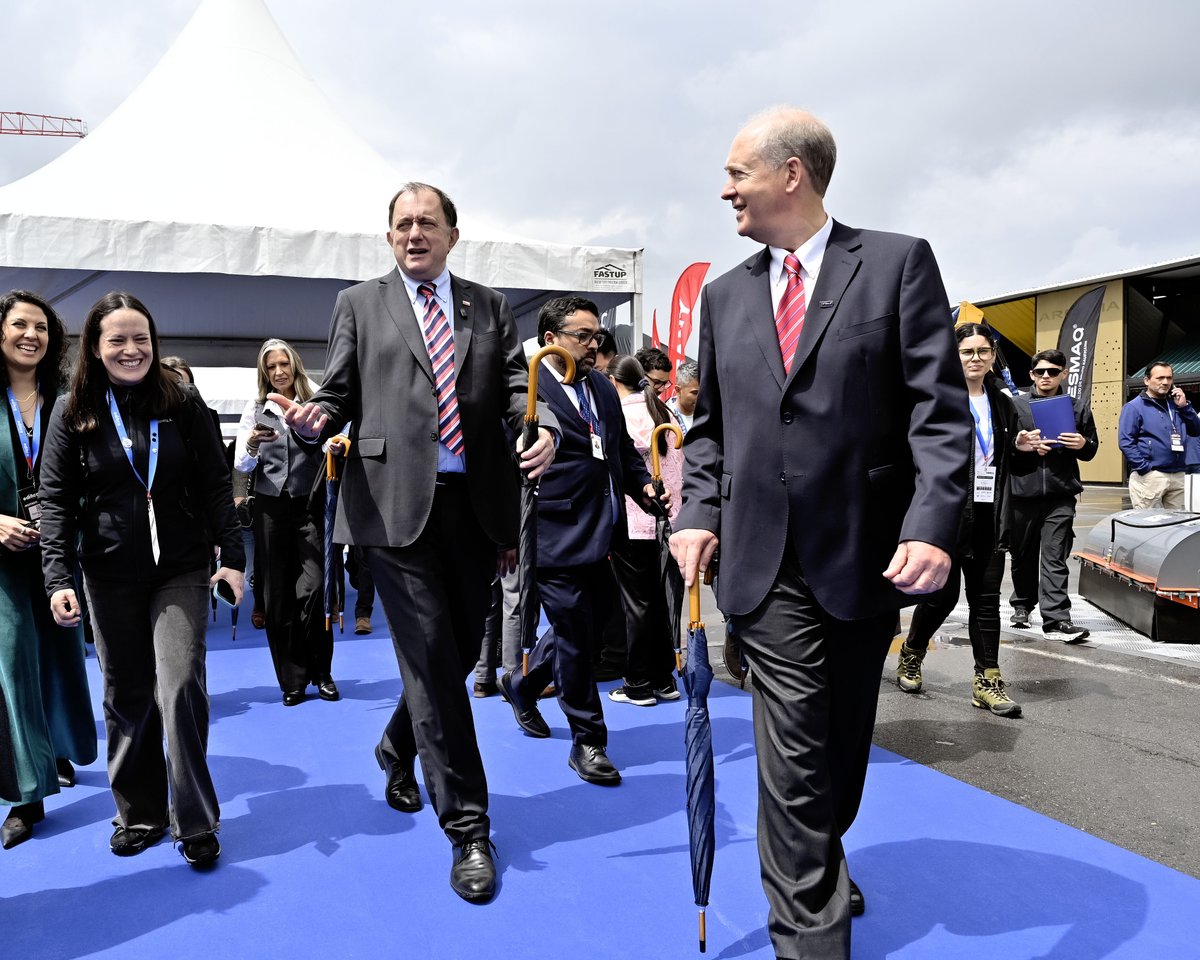 CChC_Chile's tweet photo. ¡Así vivimos el primer día de Edifica 2026! 🏗️✨

La 24ª Feria Internacional de la Construcción comenzó con una jornada marcada por la innovación, la tecnología y las oportunidades para seguir impulsando el desarrollo de nuestra industria.

La inauguración contó con la participación de nuestro presidente CChC, Raimundo Rencoret; el presidente de Edifica, Ricardo Bifani; el ministro de Vivienda y Urbanismo, Ivan Poduje; y la ministra de Energía, Ximena Rincón, quienes fueron parte de este importante hito con el tradicional corte de cinta en Espacio Riesco.

¡Sigamos conectando, compartiendo experiencias e impulsando juntos el futuro de la construcción en Chile! 🇨🇱🤝

#Edifica2026 #CChC #Construcción #Innovación