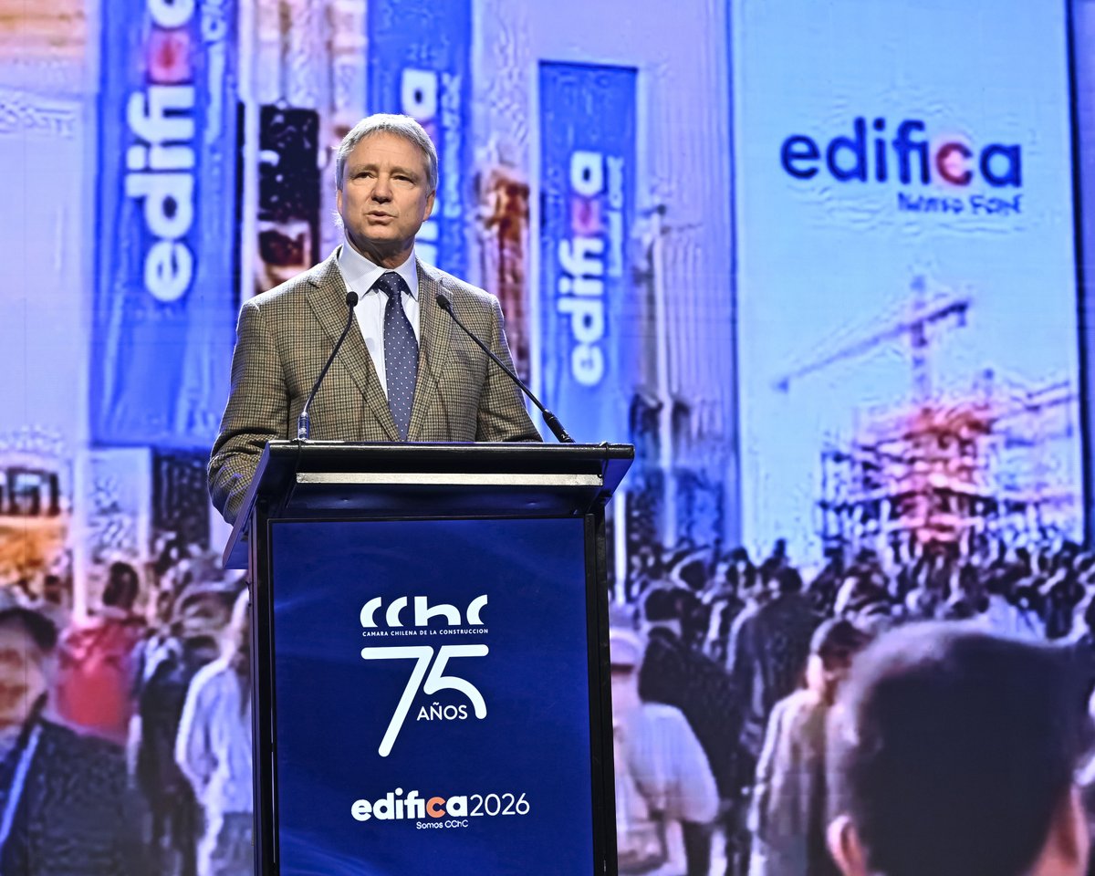 CChC_Chile's tweet photo. ¡Así vivimos el primer día de Edifica 2026! 🏗️✨

La 24ª Feria Internacional de la Construcción comenzó con una jornada marcada por la innovación, la tecnología y las oportunidades para seguir impulsando el desarrollo de nuestra industria.

La inauguración contó con la participación de nuestro presidente CChC, Raimundo Rencoret; el presidente de Edifica, Ricardo Bifani; el ministro de Vivienda y Urbanismo, Ivan Poduje; y la ministra de Energía, Ximena Rincón, quienes fueron parte de este importante hito con el tradicional corte de cinta en Espacio Riesco.

¡Sigamos conectando, compartiendo experiencias e impulsando juntos el futuro de la construcción en Chile! 🇨🇱🤝

#Edifica2026 #CChC #Construcción #Innovación