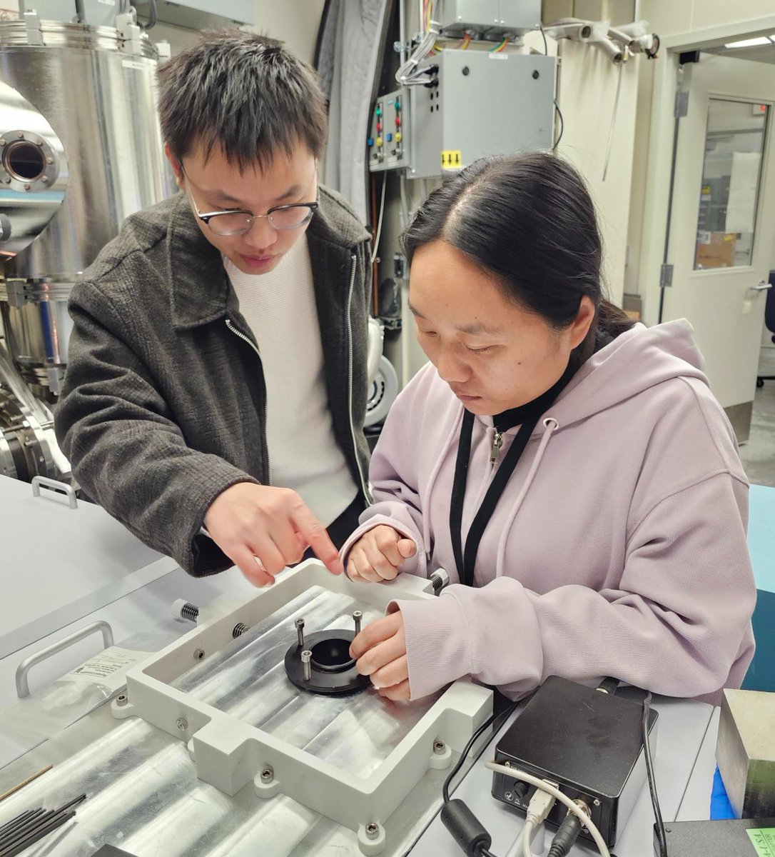 CanLightSource's tweet photo. Researchers from @UofT @uoftmie are studying how to convert #FlueGas – which is released from cement plants, steel mills, and oil sands operations – into valuable chemicals using electricity. #ResearchInAction @nserc_crsng #catalysis https://t.co/przFahPuIV