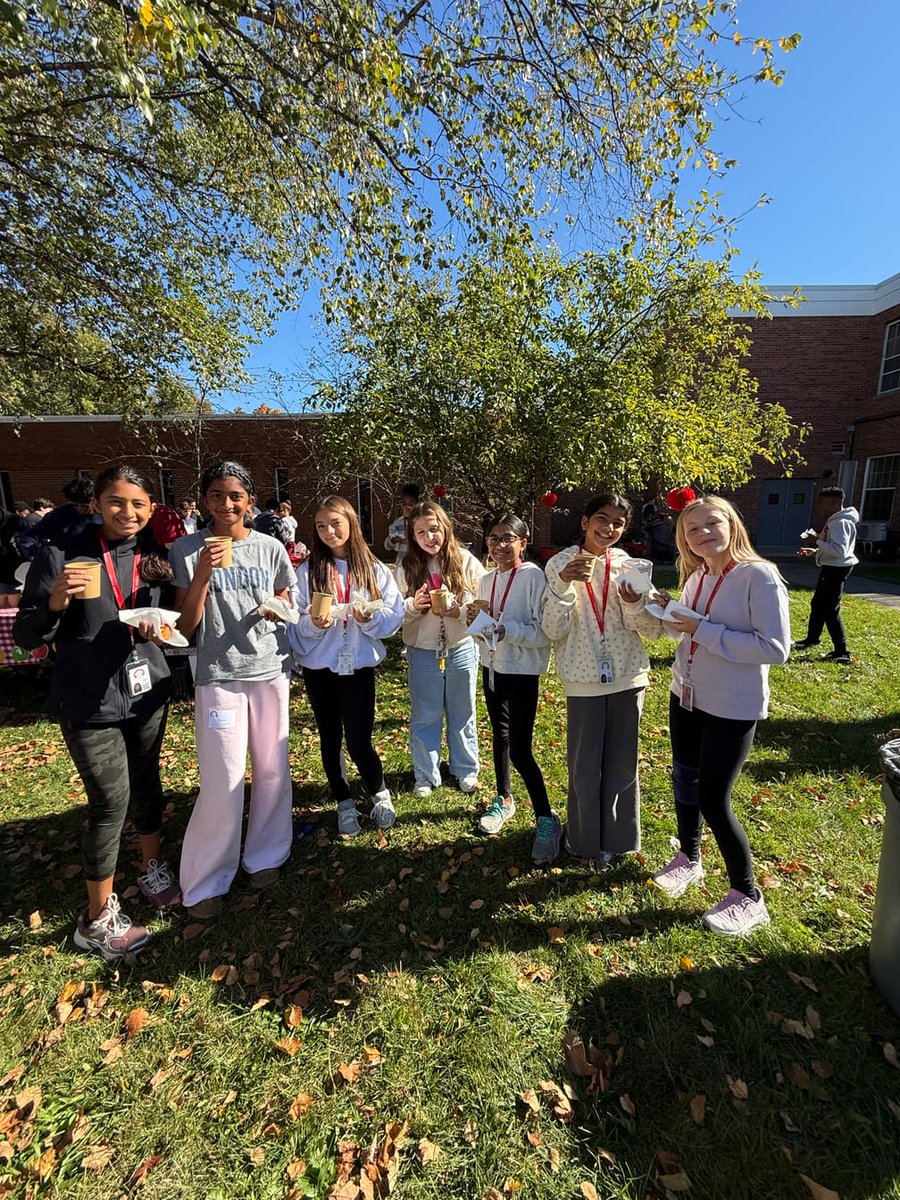 NewarkAcademy's tweet photo. Thank you to the Upper School Student Council for hosting another great Apple Day!🍎🍏🍂 https://t.co/DnCOqpFjYK