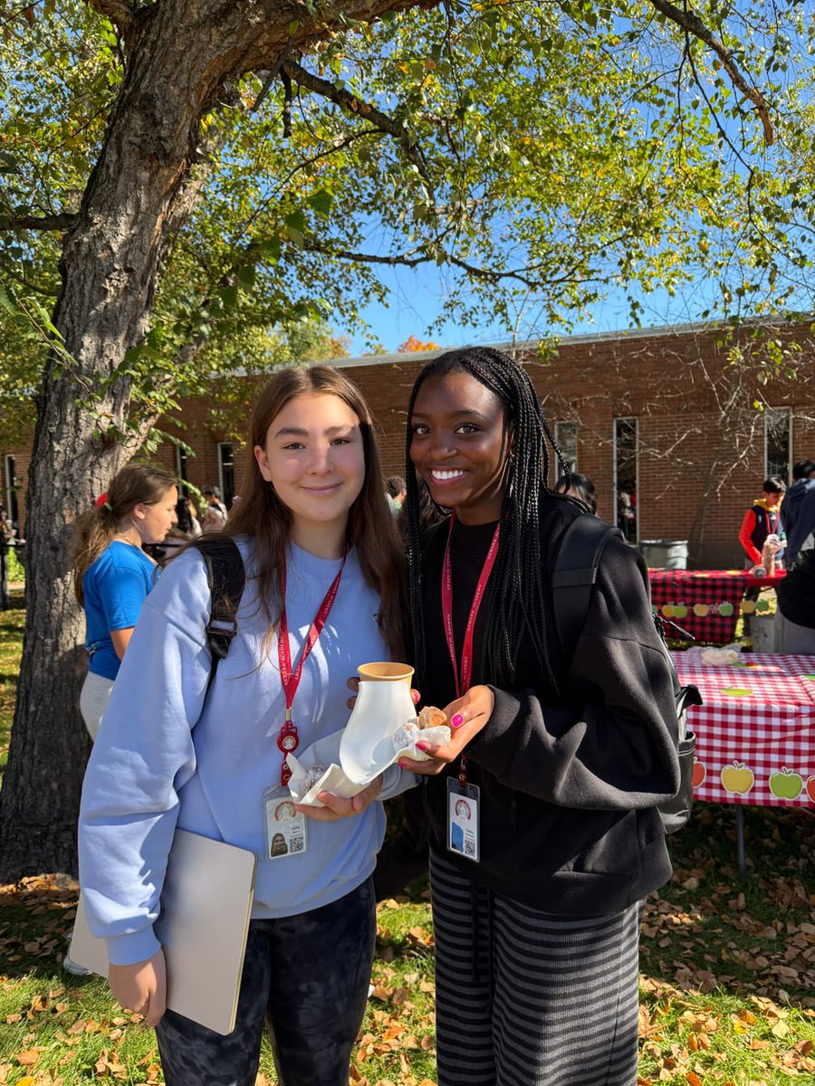 NewarkAcademy's tweet photo. Thank you to the Upper School Student Council for hosting another great Apple Day!🍎🍏🍂 https://t.co/DnCOqpFjYK