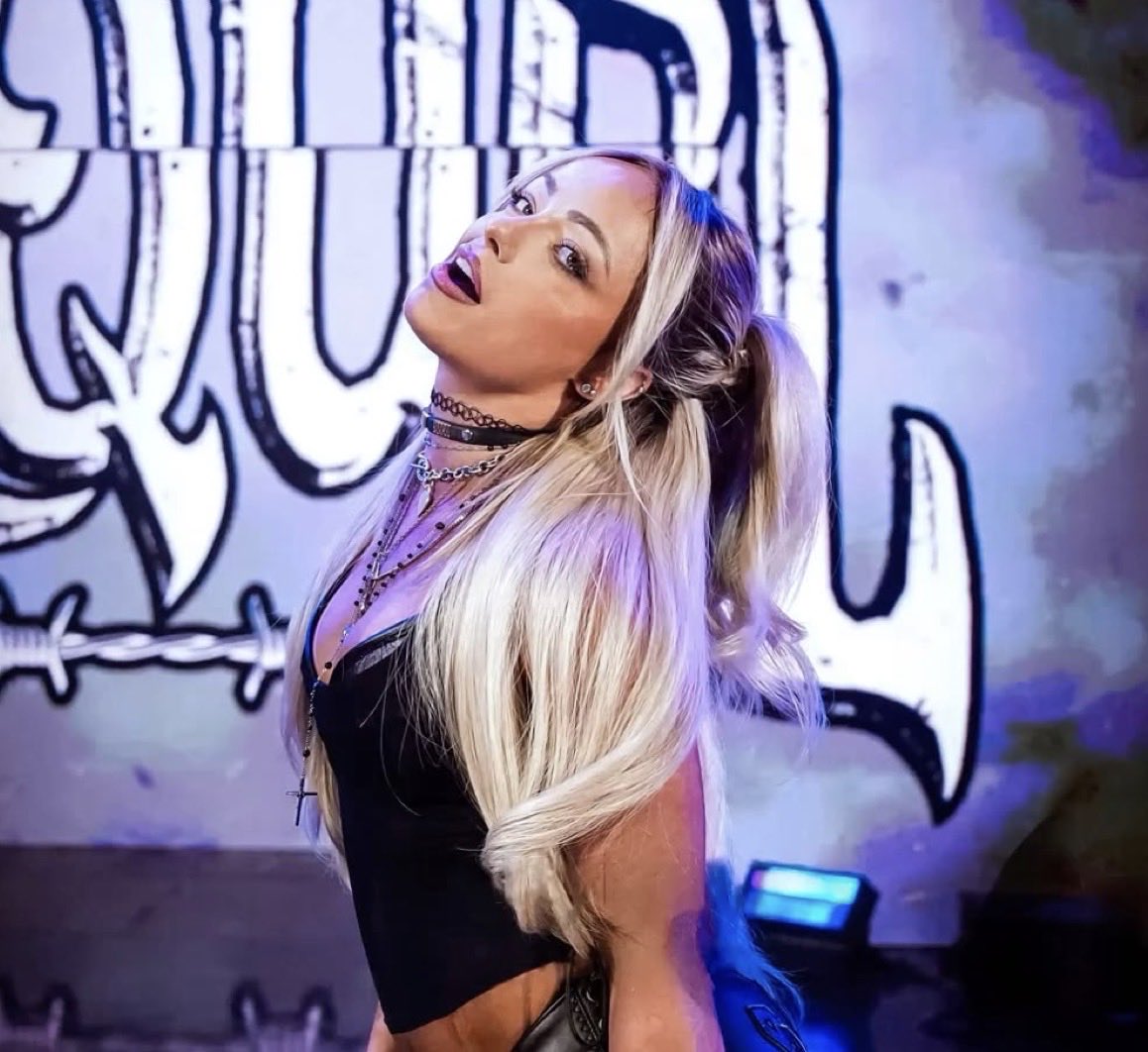 WWECrave tweet picture