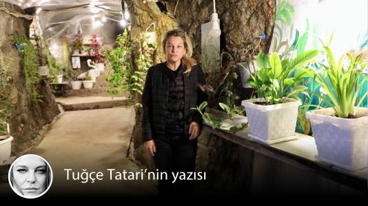 T24_com_tr's tweet photo. 🔴 13 yıl sonra Kandil…

📌 13 yıl sonra bir kez daha Kandil’deyim. Daha önce dinlediğim yüzlerce acıya yenileri ekleniyor; işkence ve şiddet, annesini hiç görmemişler, çocuklarını yıllardır görmeyenler, nesiller boyu örgüte katılımlar, yüzlerce hayat, tonla acı. Elbette tek taraflı değil acılar. Asker/polis/sivil evladını, eşini, anasını, babasını kaybedenler de diğer yanda… Bu ülkenin çalınan tüm çocukluklarına, tüm gençliklerine barış borcumuz var; tek temennimiz olan barış…

✍️ Tuğçe Tatari'nin yazısı...
https://t.co/r71Jxvv0GW

⬇️https://t.co/zd2RrtgT98
⬇️https://t.co/EVuqivHroy