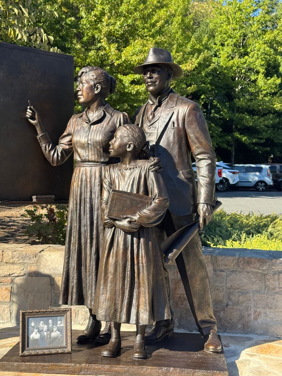 CLTMayor's tweet photo. Honored to join the Charlotte Trail of History unveiling recognizing Dr. George Davis and Marie G. Davis. Their dedication to education opened doors for generations of students. Their legacy of service, courage and opportunity continues to inspire our city. https://t.co/Td0ubecwHd