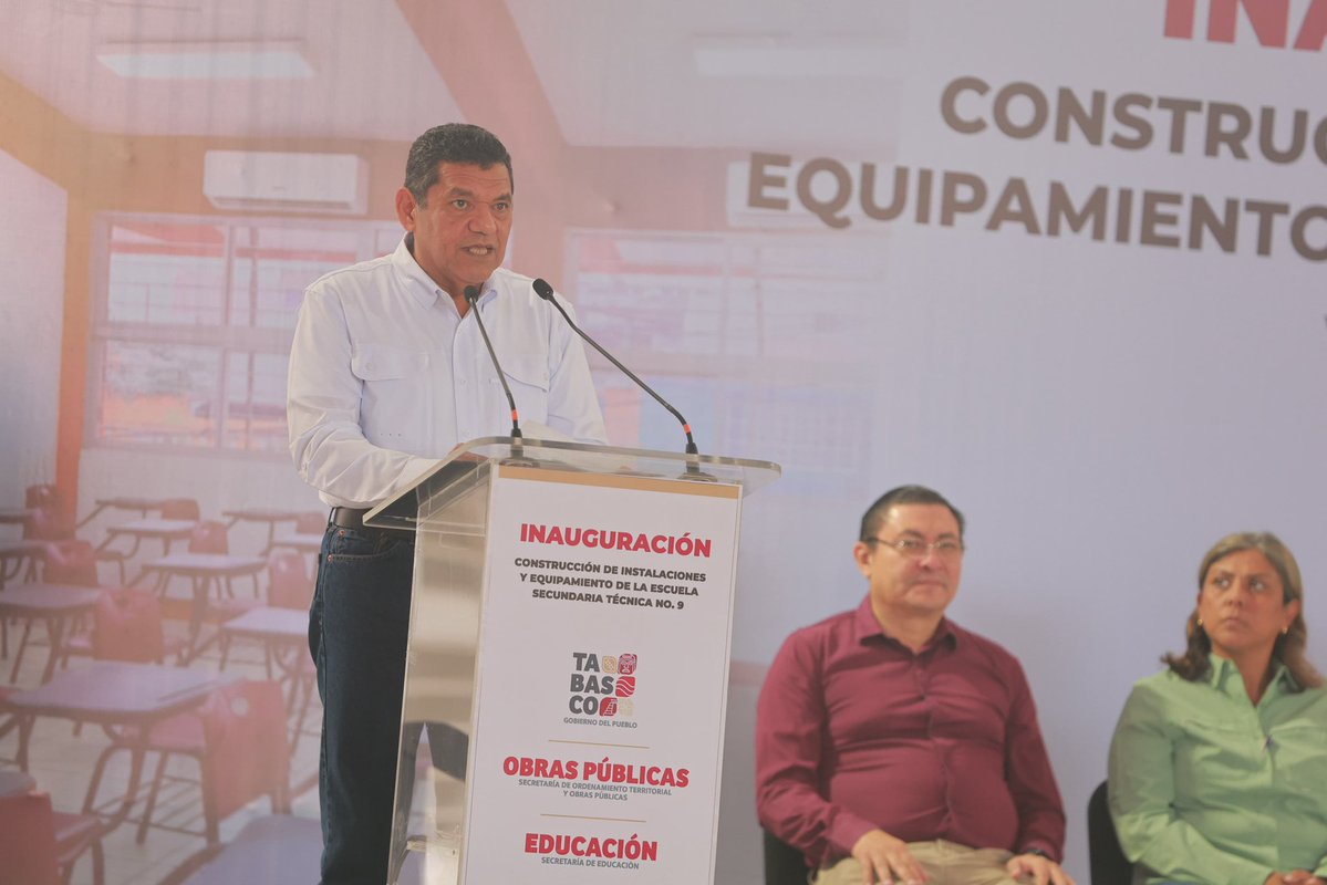YolandaOsunaH's tweet photo. Hoy acompañamos al gobernador en la inauguración de la infraestructura que su gobierno realizó a favor de la comunidad educativa de la Secundaria Técnica No. 9. Más aulas, biblioteca, sanitarios y techumbre para las y los estudiantes de Centro. Con la educación como prioridad, los gobiernos de la trasformación trabajan por un mejor futuro.