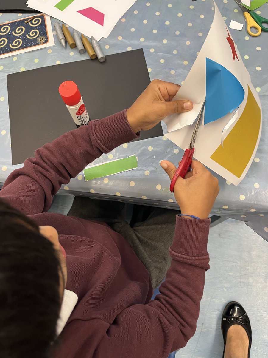 ReceptionBh's tweet photo. We really working on our cutting skills this week. We’ve been cutting shapes to make rockets and ordering our rockets from smallest to biggest. @busheyheathjm #busheyheathmaths #busheyheathPD https://t.co/d06a1MPVUo