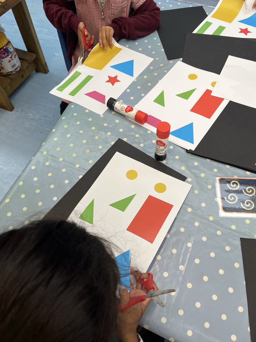 ReceptionBh's tweet photo. We really working on our cutting skills this week. We’ve been cutting shapes to make rockets and ordering our rockets from smallest to biggest. @busheyheathjm #busheyheathmaths #busheyheathPD https://t.co/d06a1MPVUo