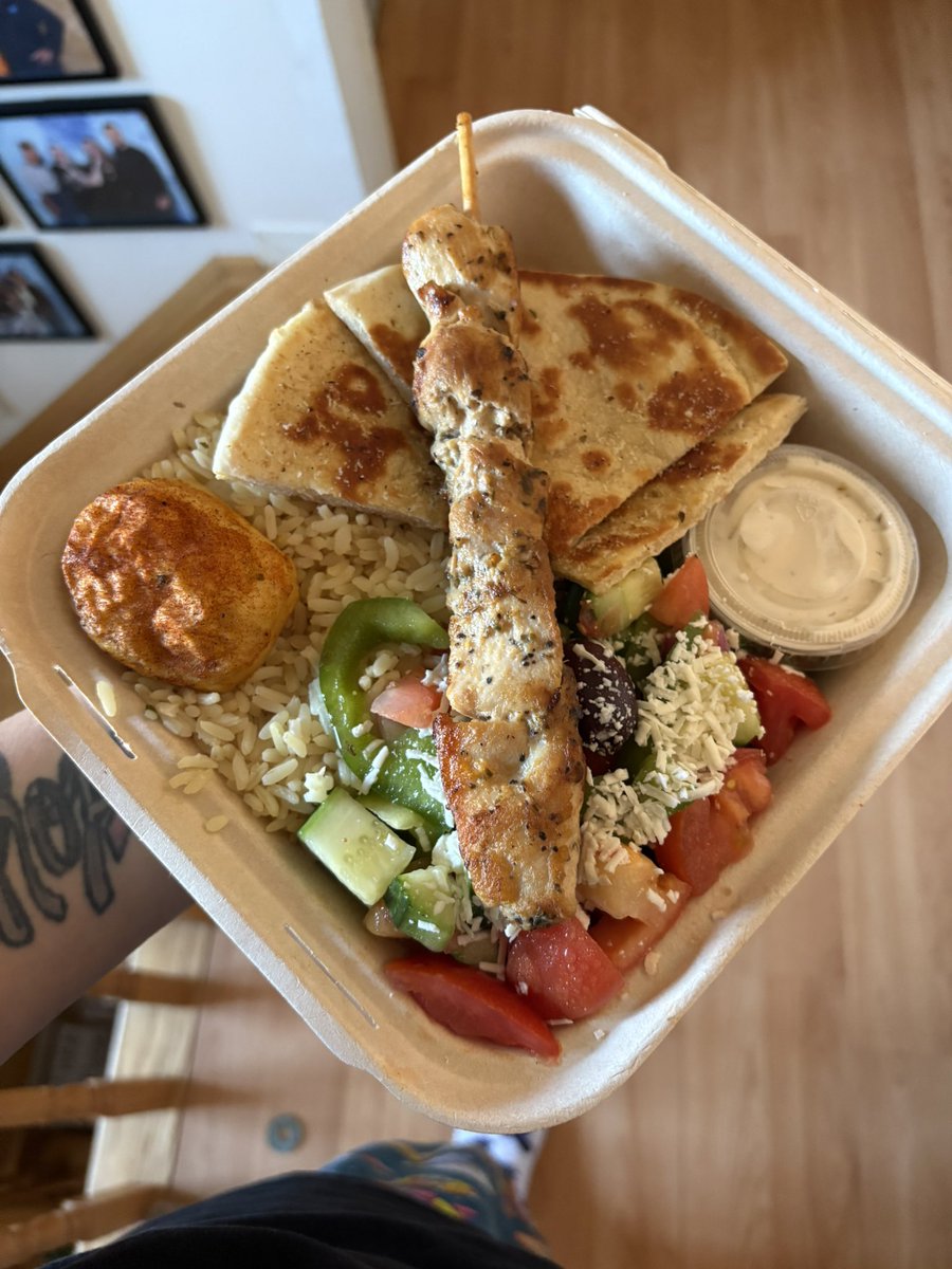 AshSmart's tweet photo. A chicken souvlaki Opa Plater 😋 

One of my favourite comfort meals 

#ComfortMeal #Souvlaki #GreekFood #TreatYoSelf #Opa https://t.co/QrEXbM0bAA