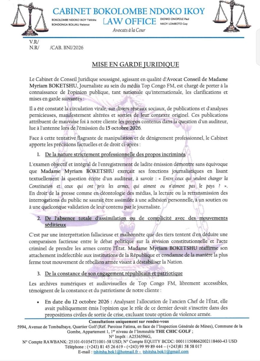 Josephbayoko1's tweet photo. AFFAIRE MYRIAM BOKETSHU

Quand le harcèlement veut faire taire les voix libres, la résistance doit s'organiser. 

[Je soutiens la mise en garde des avocats de la journaliste et je les encourage à saisir la Justice]

En République démocratique du Congo, le journalisme ne doit pas devenir un métier à haut risque simplement parce qu’une journaliste donne la parole aux citoyens. La liberté d’expression n’est pas un privilège accordé par le pouvoir : c’est un droit fondamental que nul ne peut confisquer.

La mise en garde juridique rendue publique le 20 octobre 2026 par le cabinet conseil de Maître Tshitsha Bokolombe Ndoko Ikoy, avocat de la journaliste Myriam Boketshu, remet au centre du débat une question essentielle : jusqu’où ira cette campagne d’intimidation contre les professionnels des médias et les voix indépendantes en RDC ?

La journaliste Miriam fait l’objet d’une vague d’insultes, de menaces et de publications malveillantes, à la suite de son intervention à l’antenne de Top Congo FM. Son tort apparent ? Avoir lu, dans l’exercice de son métier, une question écrite par un auditeur.

Depuis quand la lecture d’une question du public constitue-t-elle une adhésion aux opinions qu’elle contient ?

Relayer une interrogation d'un auditeur sur ceux qui veulent changer la Constitution et ceux qui ont pris les armes ne signifie ni approuver son contenu ni soutenir une quelconque entreprise de déstabilisation.
Le journalisme n'est pas un crime SVP. 

Un journaliste n’est pas nécessairement le porte-parole de chaque auditeur dont il relaie les propos. Son rôle consiste notamment à informer, à questionner et à ouvrir des espaces de débat.

Confondre la transmission d’une question avec une prise de position personnelle revient à dénaturer le travail journalistique et à installer une logique dangereuse : celle dans laquelle les professionnels des médias devraient craindre chaque mot, chaque question et chaque réaction du public.

Une démocratie qui exige des journalistes qu’ils ne donnent la parole qu’aux opinions convenables finit par transformer les médias en instruments de propagande.

L'injure, l'intimidation et le harcèlement ne peuvent pas devenir une méthode ordinaire de confrontation politique.

Ceux qui se réclament de la démocratie doivent en accepter les exigences. La liberté d’expression ne protège pas uniquement les discours qui plaisent au pouvoir, à ses soutiens ou à une partie de l’opinion. Elle doit également permettre l’expression des interrogations dérangeantes, dans les limites prévues par la loi.
Le patriotisme, lui aussi, mérite d’être défendu contre les manipulations. 

Myriam Boketshu a, à plusieurs reprises, condamné la lutte armée et appelé à la cohésion nationale. 

Le pouvoir et ses tambourinaires doivent comprendre qu'intimider n'est pas gouverner.
Un pouvoir sûr de sa légitimité n’a pas besoin de faire taire les journalistes pour convaincre. Il répond aux critiques par des arguments, aux interrogations par des explications et aux accusations par les voies légales.

À l’inverse, laisser prospérer les intimidations contre les professionnels des médias risque d’alimenter la méfiance, de radicaliser les frustrations et de renforcer ceux qui dénoncent une dérive autoritaire.

Il faut le dire clairement : la stabilité d’un pays ne se construit ni par la peur ni par la chasse aux voix discordantes. Elle se construit par la justice, la responsabilité et le respect des libertés fondamentales.

Dans sa mise en garde, le cabinet de Mariam Boketshu annonce se réserver le droit de saisir les autorités judiciaires compétentes contre les auteurs présumés de diffamation, d’imputation dommageable, de cyberharcèlement et de menaces.

NOTRE POSITION EST CLAIRE 

Nous exprimons notre solidarité avec Myriam Boketshu face aux faits de harcèlement et aux menaces.
Nous soutenons et encourageons ses avocats à saisir la Justice pour que les auteurs et complices d'injures et harcèlement répondent de leurs actes.