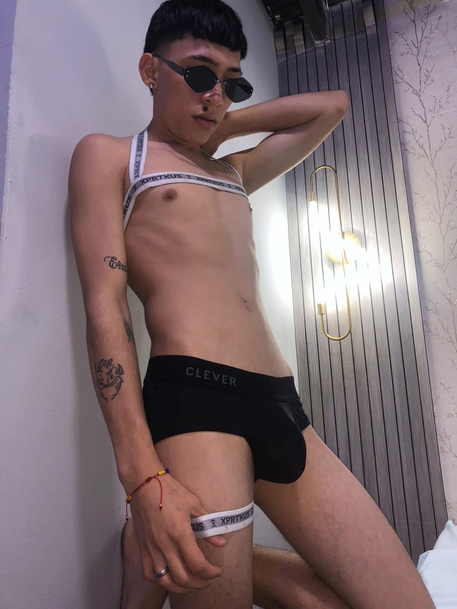 AlanContreew's tweet photo. Quien quiere un masaje😈✨💐🫣#gaymedellin #gaycolombia #spabar #masajeseroticos #sexy https://t.co/2jWAHpXbkf