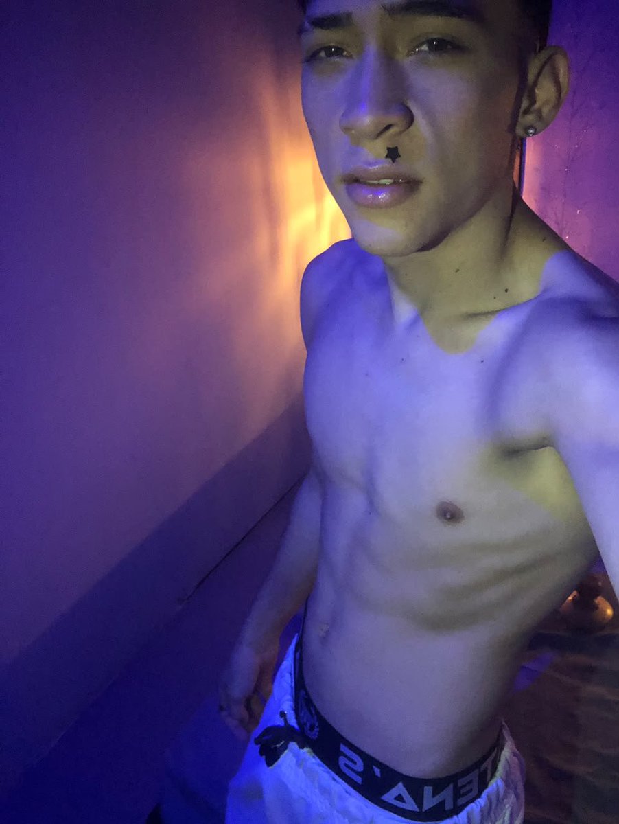 AlanContreew's tweet photo. Quien quiere un masaje😈✨💐🫣#gaymedellin #gaycolombia #spabar #masajeseroticos #sexy https://t.co/2jWAHpXbkf