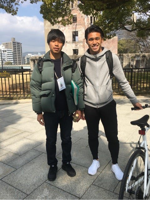 86guide's tweet photo. 工藤壮人選手が亡くなられてから今日で4年。

生前、サンフレッチェ広島在籍時にガイドをさせていただきました。海外でプレーしたこと、そして広島に移籍してきたことがきっかけで戦争について知りたいと思うようになったそう��す。

とても謙虚で素敵な方でした。

またこの笑顔が見たいなぁ https://t.co/z1UPbTvBtd