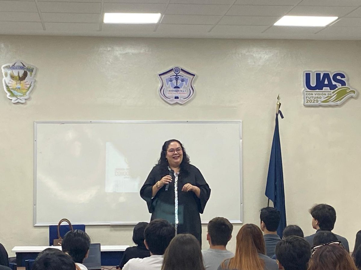 InstitutodePro's tweet photo. La Directora General del #InstitutoDeProtecciónSinaloa impartió la conferencia “La Criminalística y los #DerechosHumanos de las personas Defensoras” a estudiantes de las licenciaturas en Criminalística, Criminología y Ciencias Forenses de la Universidad Autónoma de Sinaloa. https://t.co/UX0sdNOmos