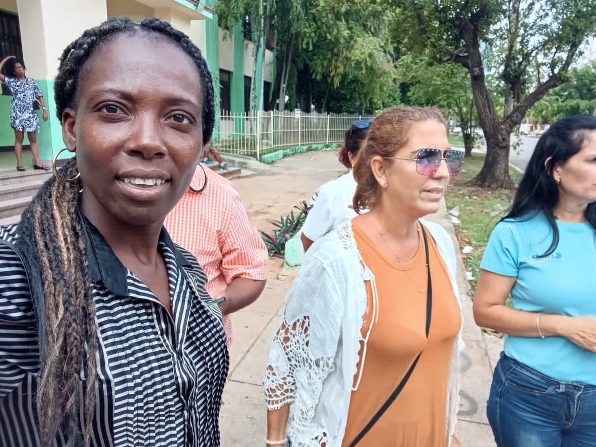 yaniovaFMC1's tweet photo. ❤️Jóvenes d edad y d corazón en #LaHabanaDeTodos, se alista el parque "Mariana Grajales" en 23 y D!!. 
La campaña por #Aniversario65UJC, inicia en #CubaEstáFirme, desde #MiBarrioPorLaPatria. 
¡#MujeresEnRevolución se suman! 
@FMCLaHabana @FMC_Cuba @IzquierdoAlons1 @LizGG1974 https://t.co/M47YGNKAN8
