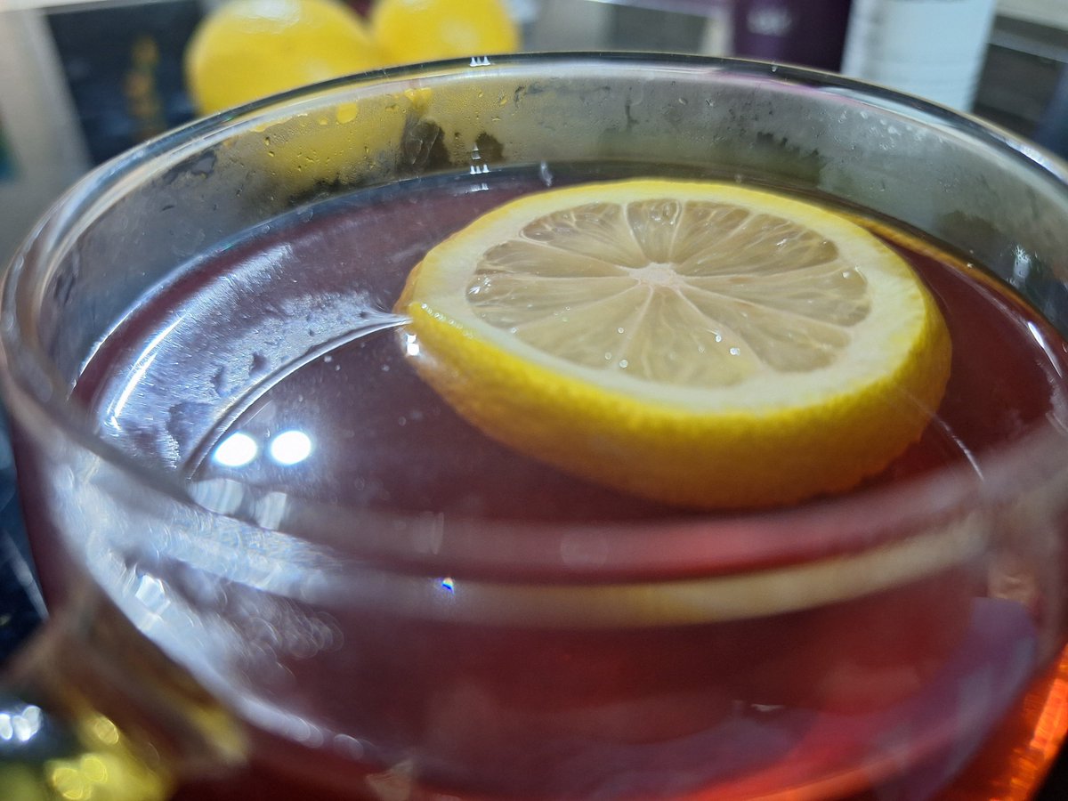 OliviaTataraArt's tweet photo. Lost in your eyes. ✨️ #te #teatime #te #teas #blacktea #lemon #art #foodart #health #love #lovetea https://t.co/s6MhNProtm