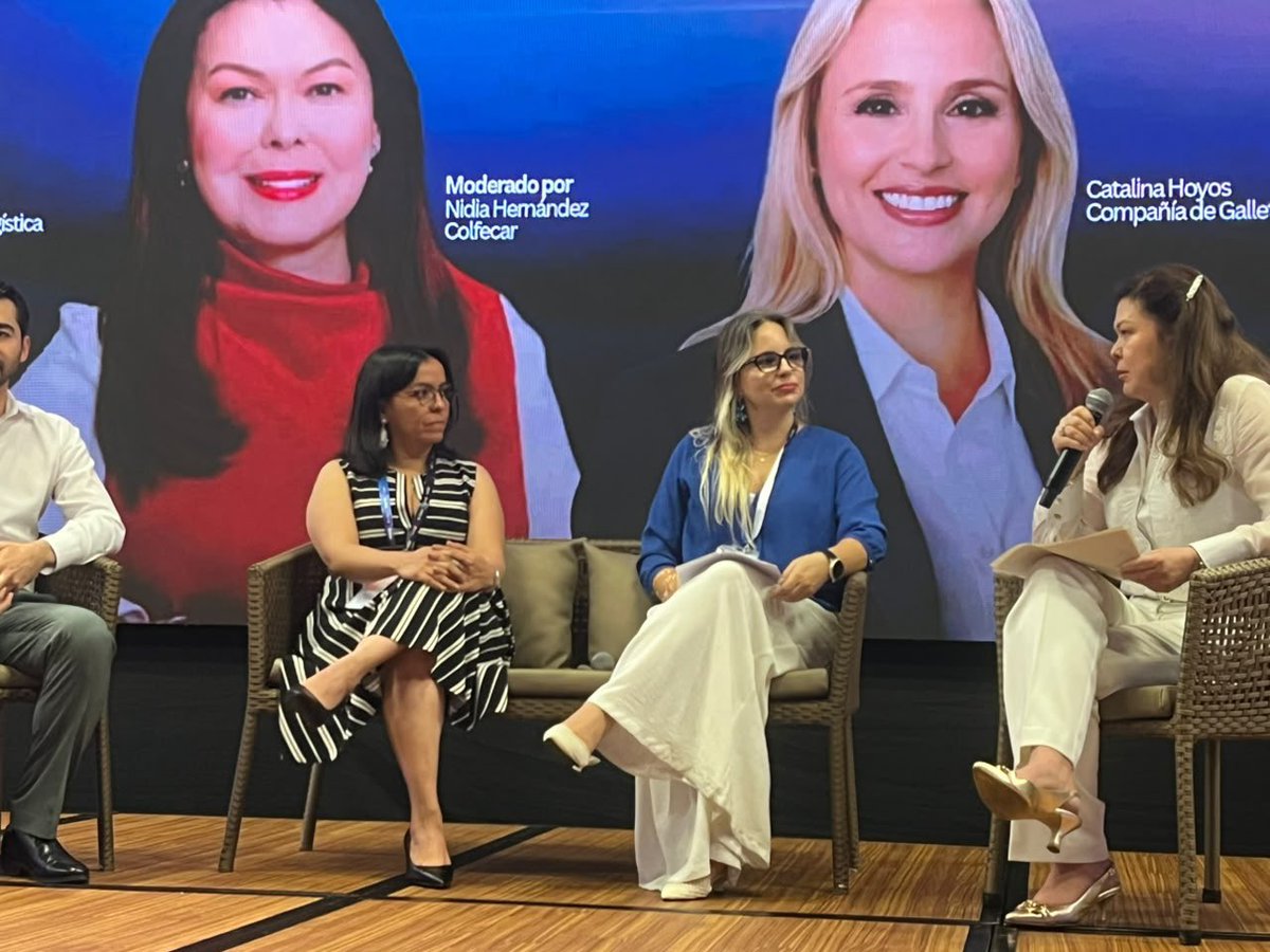 Colfecar's tweet photo. 🚛🌎 ¡COLFECAR presente en #MOVEX2026!

Nuestra presidente ejecutiva, Nidia Hernández, moderó un panel internacional sobre los retos del transporte de carga en América Latina: seguridad, déficit de conductores y competitividad logística.

#COLFECAR #TransporteDeCarga #Logística https://t.co/brlyvXC10b