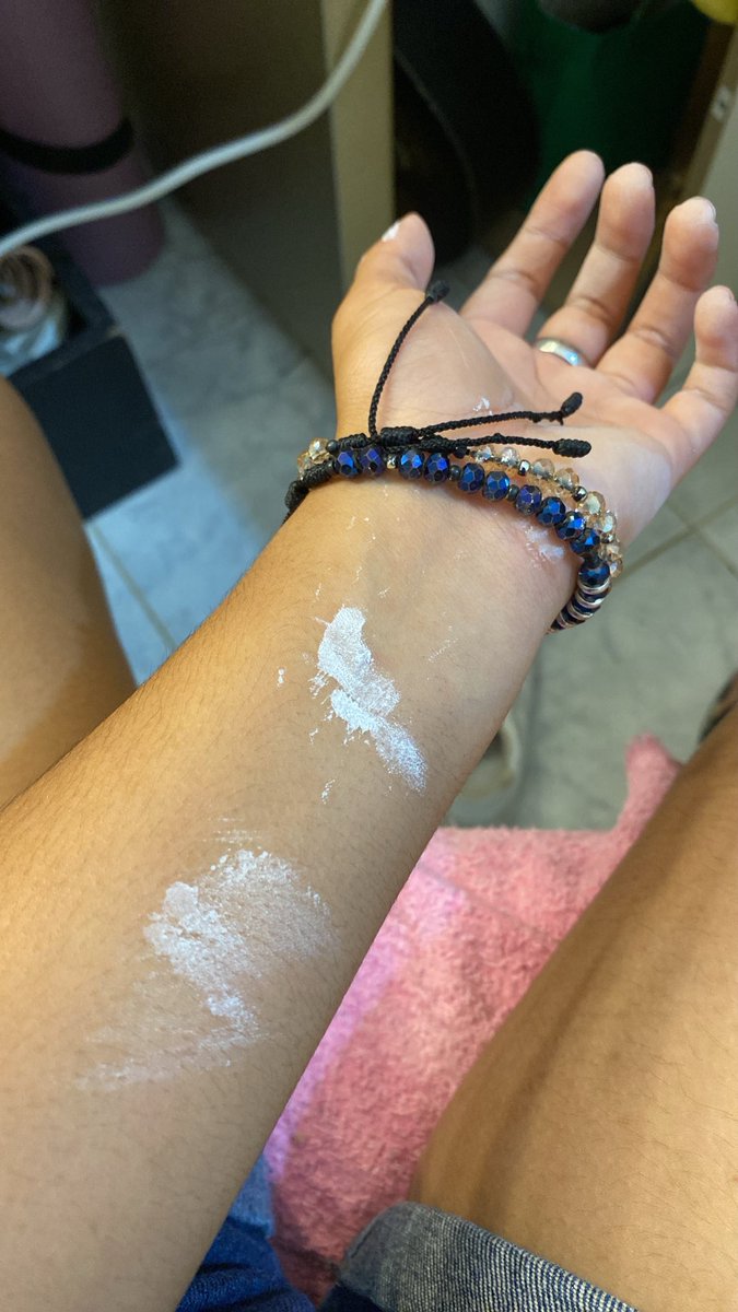 minniezxn_'s tweet photo. Chicos me vine y se me pego el semen en el brazo ¿que hago? https://t.co/eqRWBDtB7h