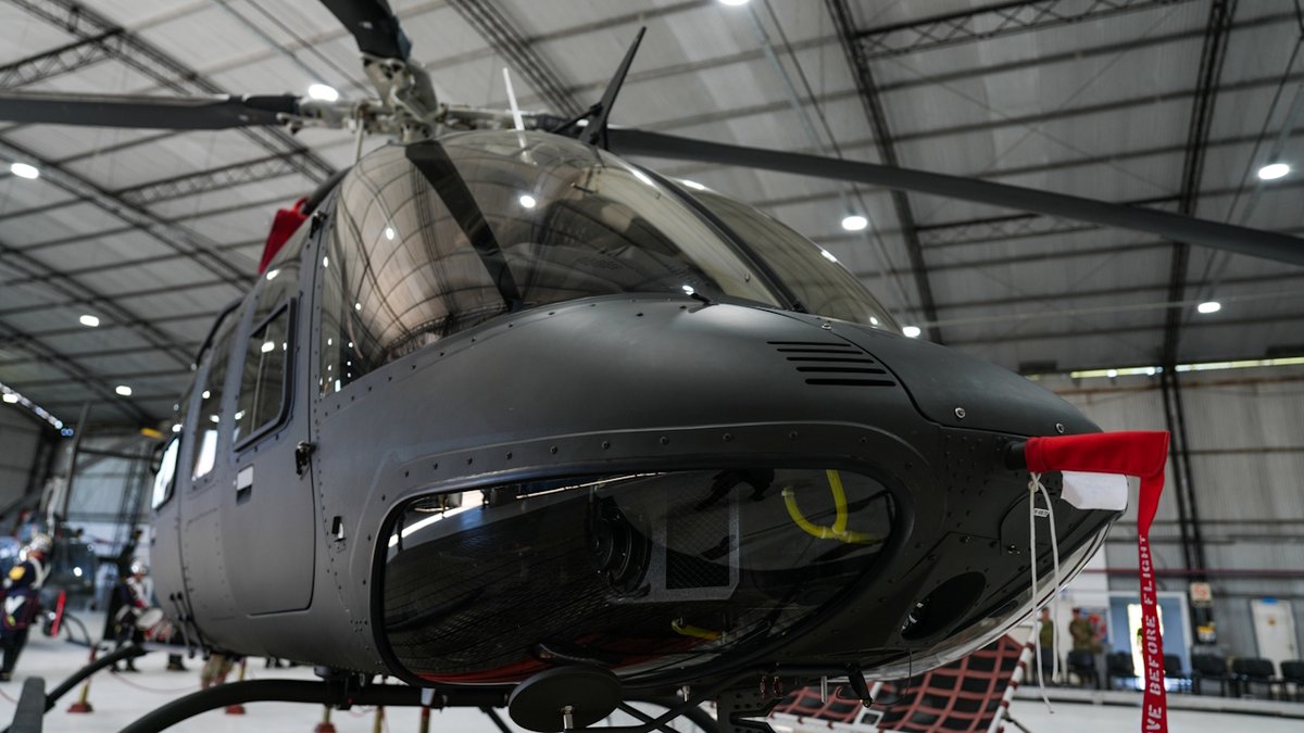 Argendef's tweet photo. Se presentó el sexto y último Bell 407 GXi

Este aparato es el tercero correspondiente al Ejército y será destinado a la Sección de Aviación de Ejército de Montaña 5. Se finaliza, de este modo, este proceso de incorporación gestionado por el Estado Mayor Conjunto.

Fuente: Mindef https://t.co/FyiDgJvS0y