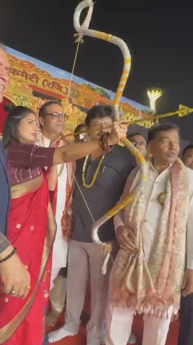 RubikaLiyaquat's tweet photo. दशहरा की हार्दिक शुभकामनाएं! https://t.co/FkkWmzkMyy