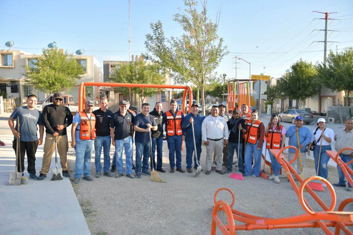 MartinGomezCald's tweet photo. #Acuña | Lleva alcalde @dehoyosemilio Brigada de #Limpieza “Manos a la Obra”, a #Privadas 3,5,6 y 7 de “Santa Teresa”.
https://t.co/c8flHwbFYL #RTNews #Saltillo #Torreon #Monclova #PiedrasNegras #Acuña https://t.co/u31RZhtHHA