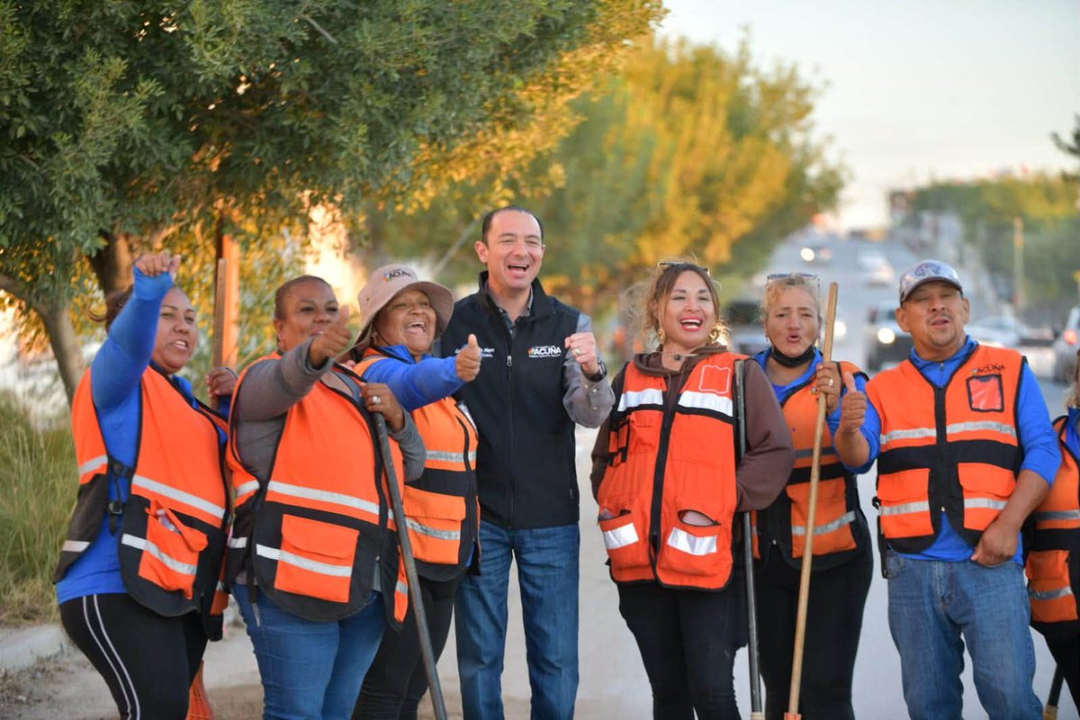 MartinGomezCald's tweet photo. #Acuña | Lleva alcalde @dehoyosemilio Brigada de #Limpieza “Manos a la Obra”, a #Privadas 3,5,6 y 7 de “Santa Teresa”.
https://t.co/c8flHwbFYL #RTNews #Saltillo #Torreon #Monclova #PiedrasNegras #Acuña https://t.co/u31RZhtHHA