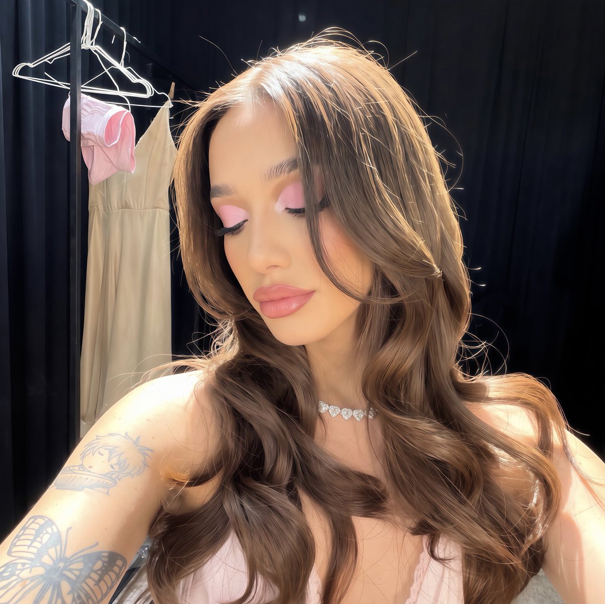 cieladita's tweet photo. ❀⋆⸜ 𝐀́𝗇𝗀𝖾𝗅𝖺'𝑠 𝘂𝗽𝗱𝗮𝘁𝗲 𝑖𝑛 𝖺𝗇𝗀𝖾𝗅𝗂𝖼-𝗴𝗮𝗹𝗹𝗲𝗿𝘆 ˒ 𝑎𝗱𝗱 𝘁𝗲𝘅𝘁: Normalmente, les muestro los vestidos que uso para mis shows, pero esta vez tengo ganas de mostrarles el maquillaje en tonos rosa que me encantó mucho, ¿qué tal les parece a ustedes? https://t.co/dKoFWkXeDv