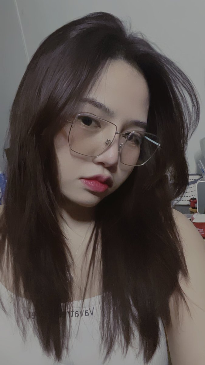 chommmmm4195's tweet photo. น้องนอนไม่หลับ 😬😬 https://t.co/hYXEr910YL