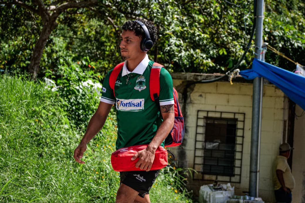 ligadeascensosv's tweet photo. ๐๐ซ๐๐ รณ๐ง ๐ฒ๐ ๐๐ฌ๐ญรก ๐๐ง ๐๐ฅ ๐๐ฎ๐๐ง ๐
๐ซ๐๐ง๐๐ข๐ฌ๐๐จ ๐๐จ๐ฅ๐ข๐ง๐ ๐๐
El equipo mitolรณgico llegรณ al estadio Juan Francisco Molina para enfrentar a A.D. Tenancingo en el partido pendiente de la jornada 14 de la Liga de Ascenso Copa FOX 2026.
#LigaDeAscenso #CopaFOX https://t.co/oXznvItEpG