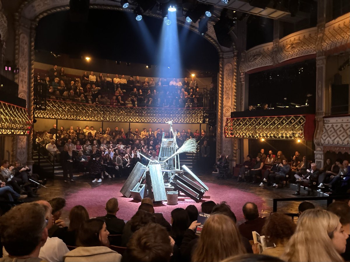 StuartReviews's tweet photo. @LAndrusier You were terrific as always, and so were your very proud folks. Pleasure to chat before the press night tonight. Congrats. Sx

@oldvictheatre #MartinGuerre @LBO_Theatre https://t.co/NMmLZYisEd