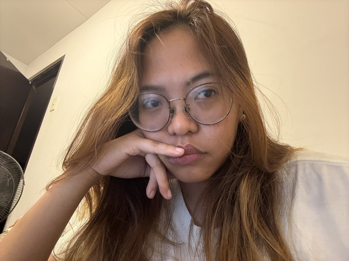 shllnnmrzslt's tweet photo. Hahahahahahhahahahahah photo of me whos been awake for 16hrs wawerx , survival mode ever since https://t.co/5tQXXBxQNZ