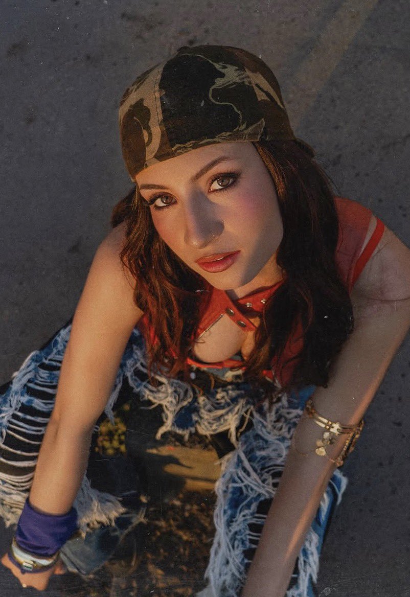 Noa_crbb's tweet photo. J’pense qu’on va tous finir Uber.
Il a de la chance pendant que nous on est puni.
Non en vrai j’ai très très hâte de la sortie de son album !!
#Lenie #Album https://t.co/eWBPop48ka