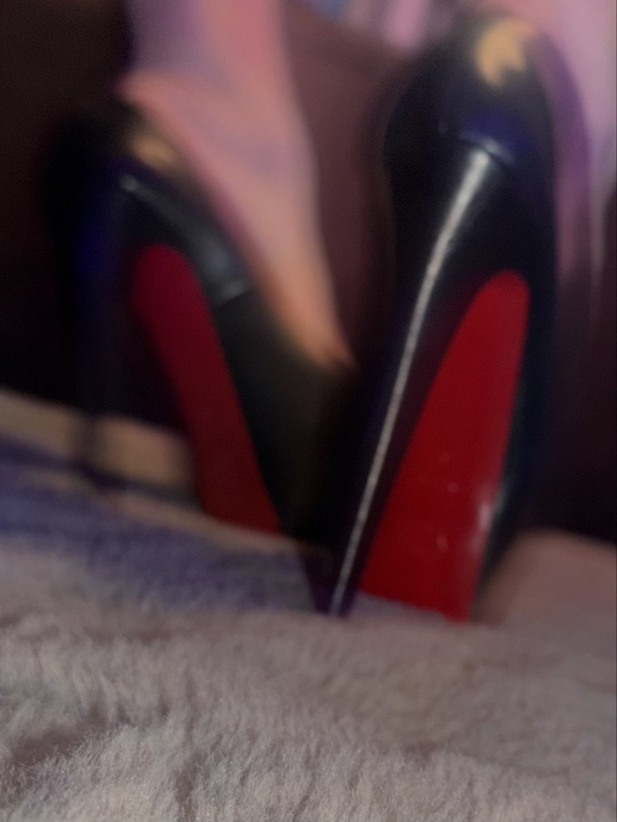 YaraKaitlinh's tweet photo. Just love me Some platform Louboutins #highheels #louboutinheels #redbottoms #christianlouboutin #onlyfans https://t.co/gbwLxjxxEt