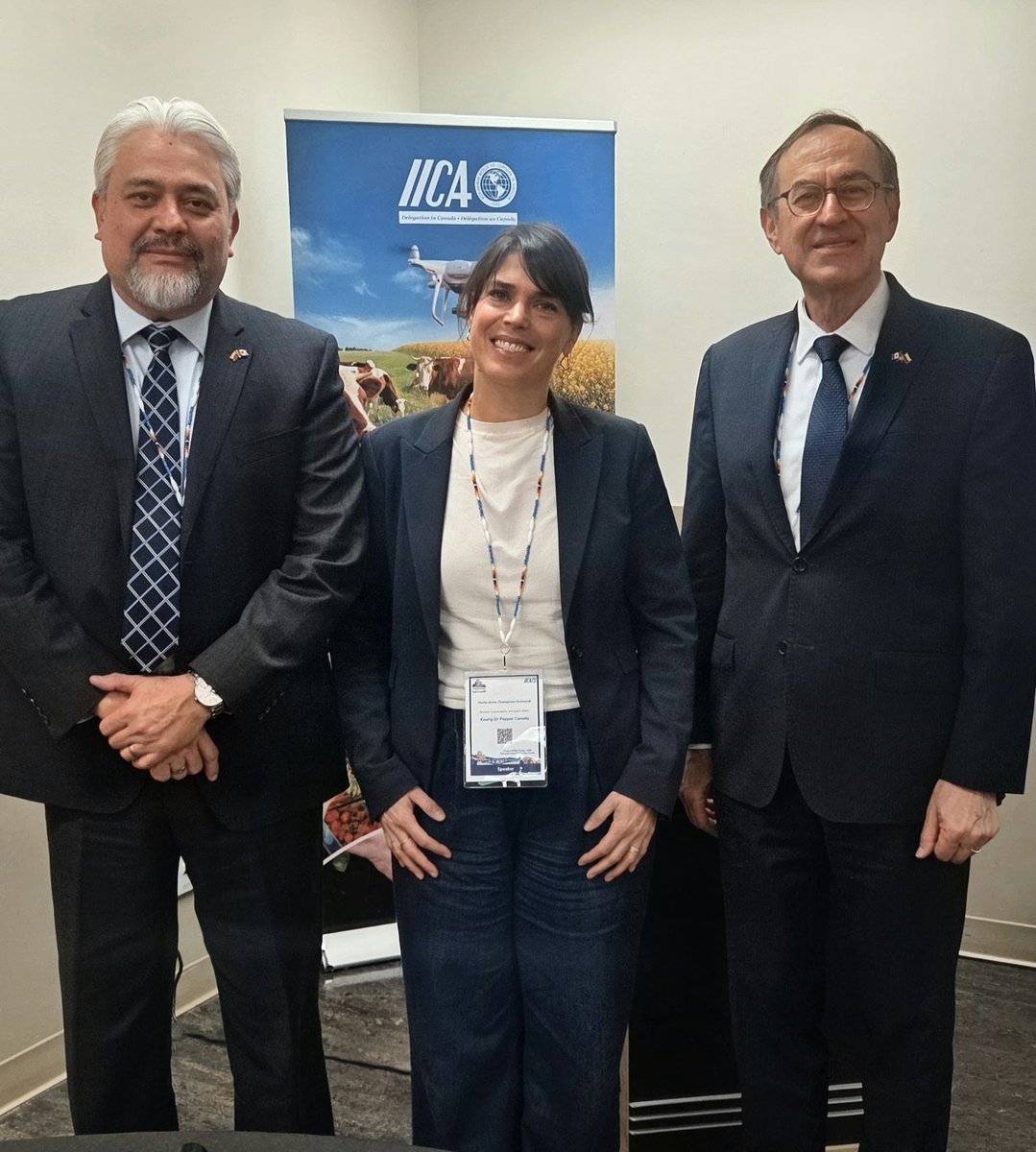 ColEmbCanada's tweet photo. 🇨🇴🌱 Colombia participó en el Americas Agricultural Forum 2026, organizado por el IICA y realizado en la Université Laval, Quebec, destacando el potencial del agro colombiano para generar mayor valor agregado e incorporar nuevas tecnologías. https://t.co/smrhUqVat4