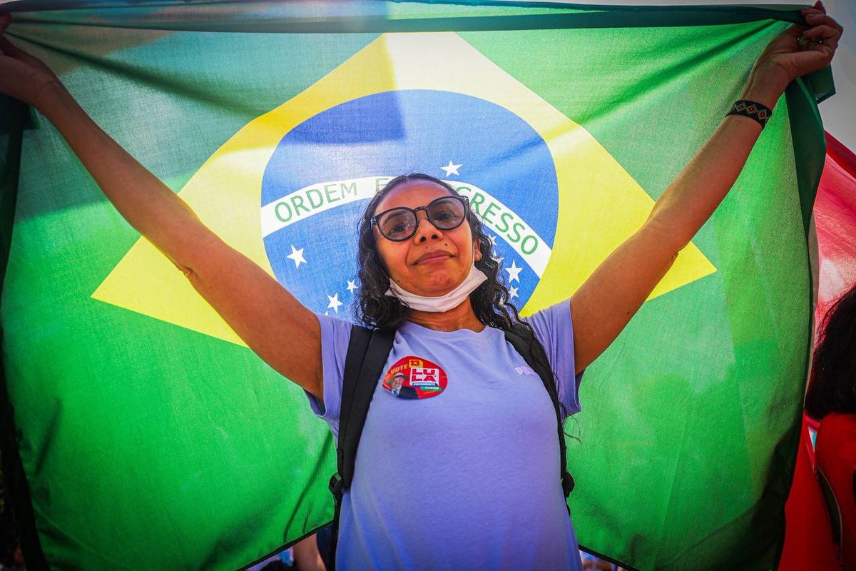MidiaNINJA's tweet photo. EM DEFESA DO SUS!
Depois de Claudio Lottenberg, nome que Flávio Bolsonaro anunciou para ser seu ministro da Saúde, dizer que não colocaria mais um real no SUS, estudantes de medicina e sindicatos da saúde reagiram e fizeram um ato em defesa do nosso sistema de saúde e em apoio a reeleição de Lula.

Fotos: @fotografia.75 // CC Mídia Ninja