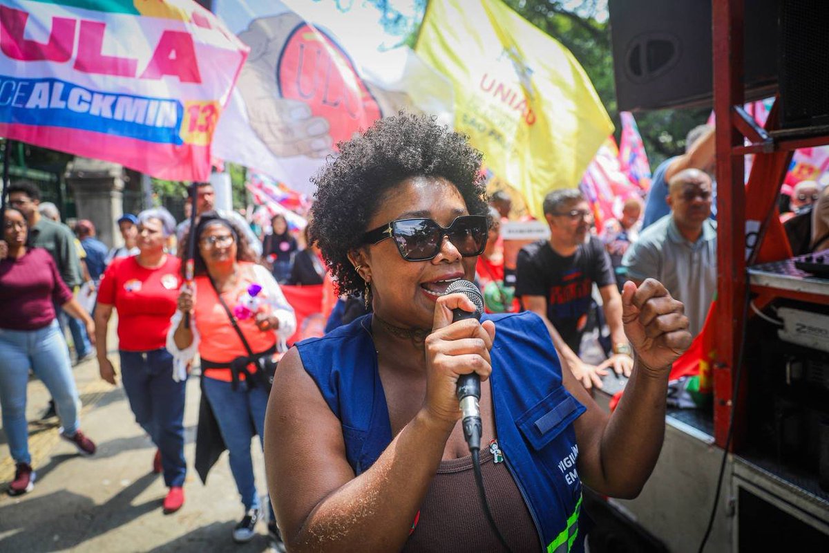 MidiaNINJA's tweet photo. EM DEFESA DO SUS!
Depois de Claudio Lottenberg, nome que Flávio Bolsonaro anunciou para ser seu ministro da Saúde, dizer que não colocaria mais um real no SUS, estudantes de medicina e sindicatos da saúde reagiram e fizeram um ato em defesa do nosso sistema de saúde e em apoio a reeleição de Lula.

Fotos: @fotografia.75 // CC Mídia Ninja