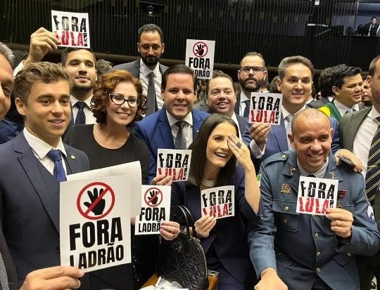 PedroRonchi2's tweet photo. Lula calou essa turma ao abrir o sigilo.
Já o Flávio não abriu o sigilo dele. https://t.co/y5nmBt431s