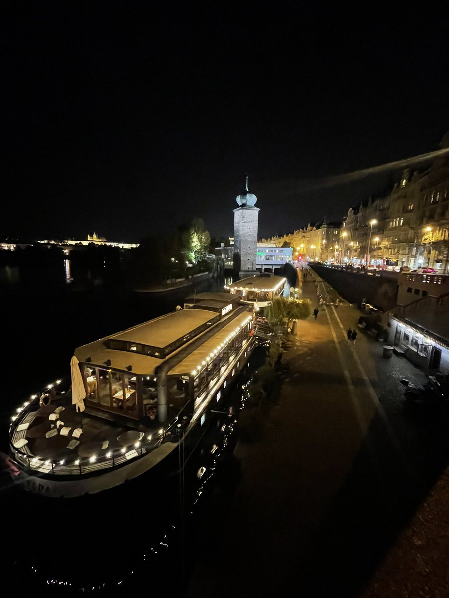ExplorerJust's tweet photo. Good night from Prague 😉 https://t.co/oY9SmEhJUK