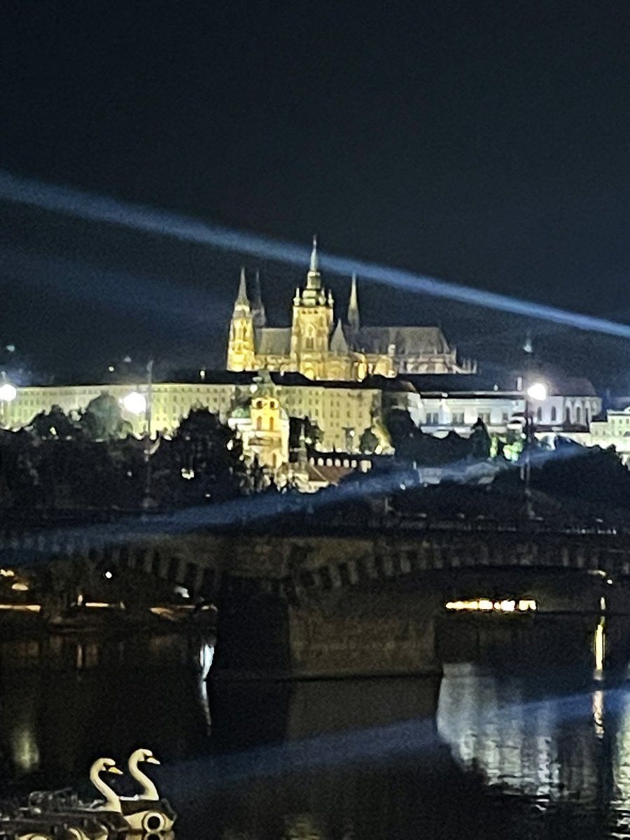 ExplorerJust's tweet photo. Good night from Prague 😉 https://t.co/oY9SmEhJUK