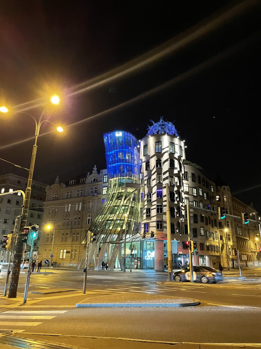 ExplorerJust's tweet photo. Good night from Prague 😉 https://t.co/oY9SmEhJUK