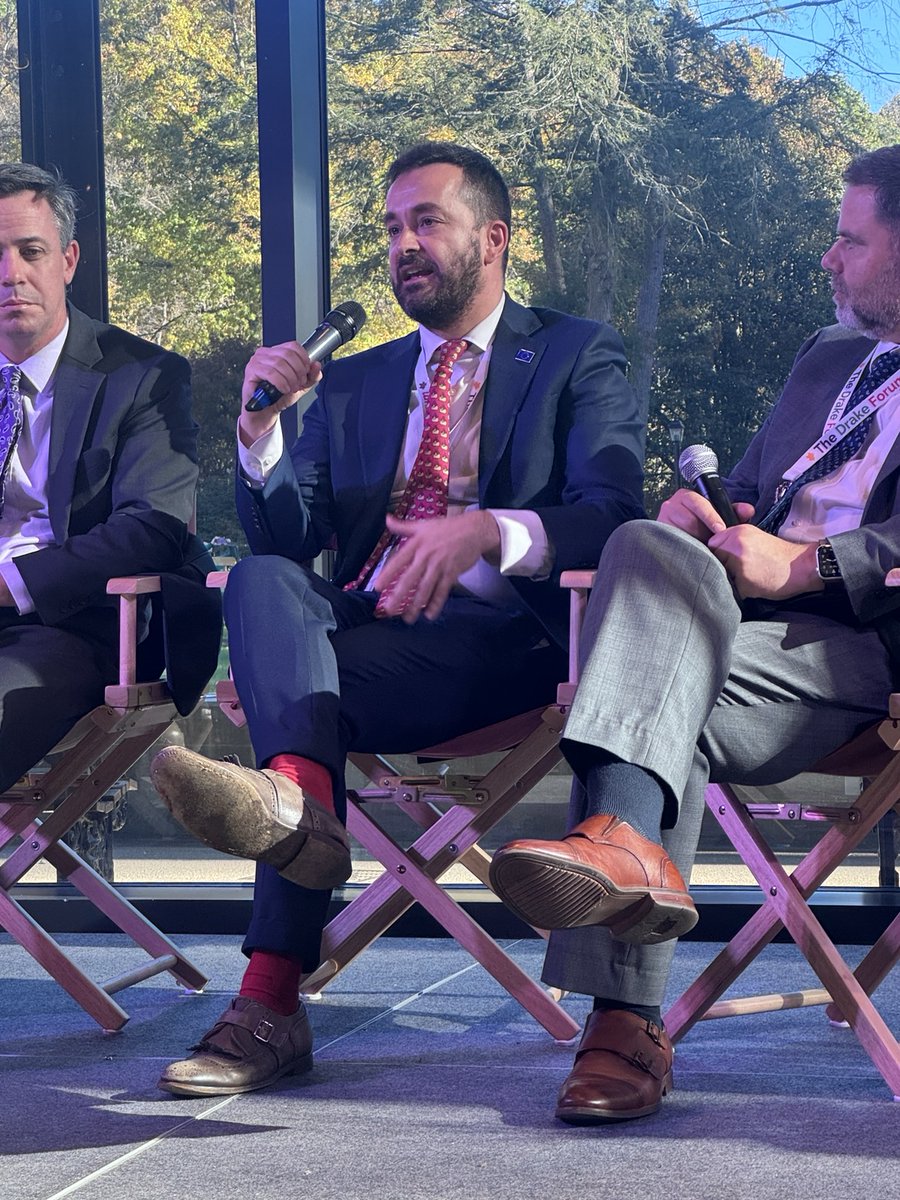 ForumDrake's tweet photo. “In the European Union, we follow very closely what is happening in this country.  There are many fascinating developments in the tech and energy sector here, for example development of the microreactor.”

- Francesco Maria Graziani, European Union Delegation to the US

Live now: https://t.co/lcEB3VeuVK

#thedrakeforum #energy #EnergySecurity