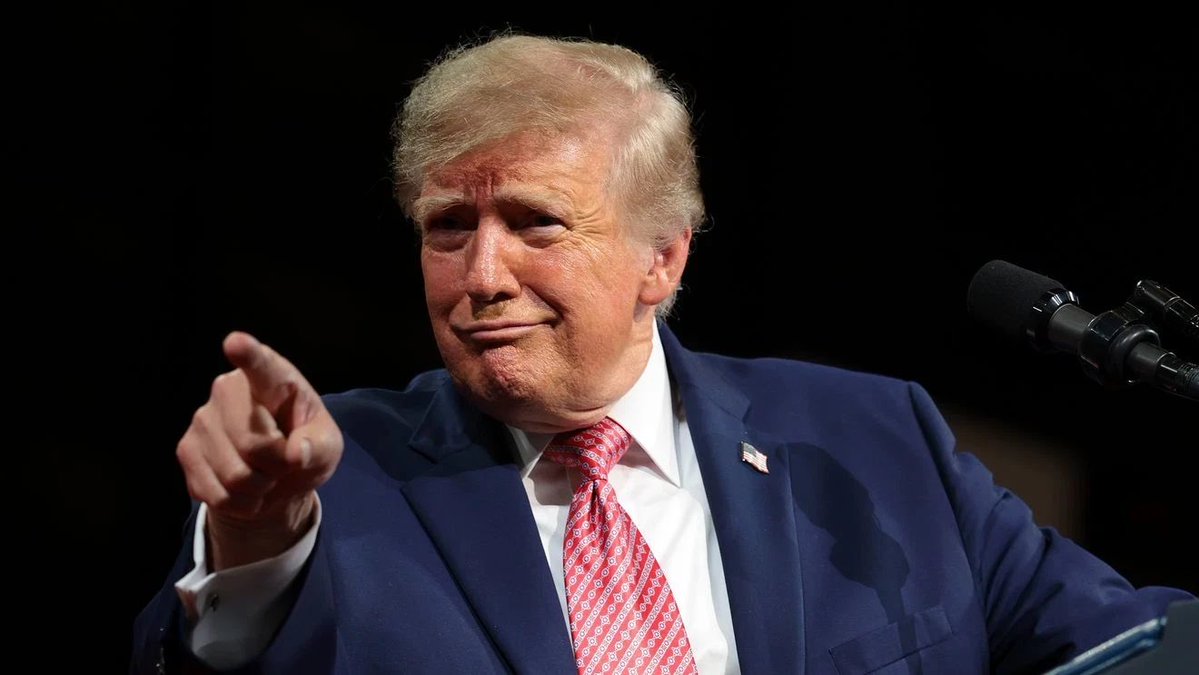 instablog9ja's tweet photo. "We'll give you 1% commission if you turn someone in and help uncover billions in fr@ud" — Trump announces whistleblower reward program https://t.co/pOvVG0a7uv