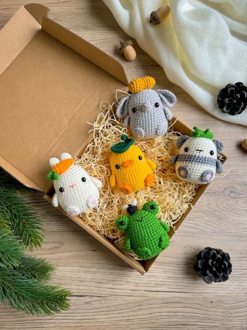 knithacker's tweet photo. Pocket Pals Patterns For Crocheters ... Chickens, Penguins, Puffins, Pigeons, Frogs and More! 👉 https://t.co/8z1TUq6W8O #crochet #amigurumi https://t.co/qF0wuIwYvk