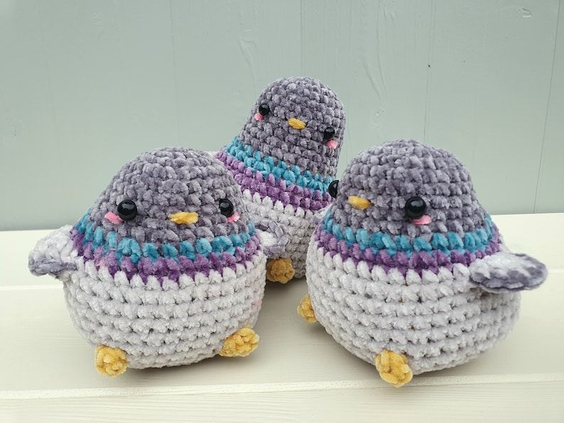 knithacker's tweet photo. Pocket Pals Patterns For Crocheters ... Chickens, Penguins, Puffins, Pigeons, Frogs and More! 👉 https://t.co/8z1TUq6W8O #crochet #amigurumi https://t.co/qF0wuIwYvk