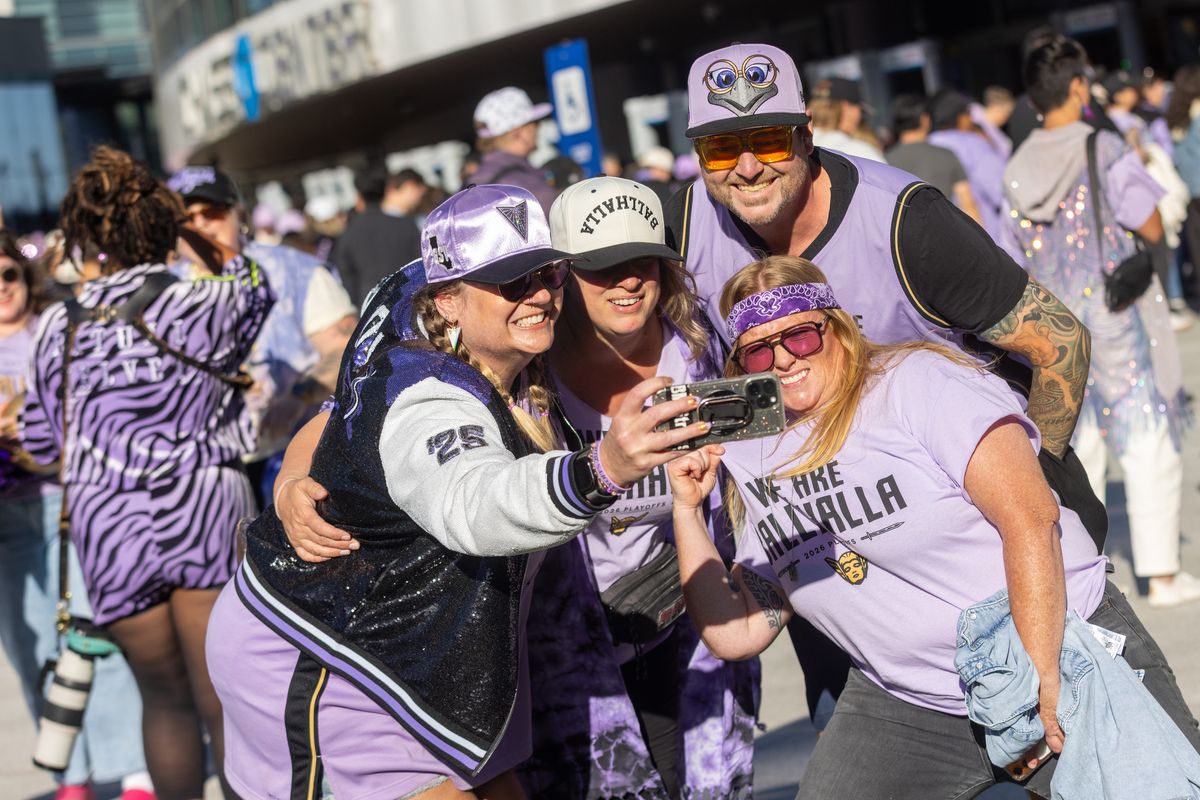 SFGate's tweet photo. See the raucous 'Ballhalla' crowd of Valkyries fans at Game 2 of WNBA Finals https://t.co/xNpZmjdWqx https://t.co/spJjvCvRKZ