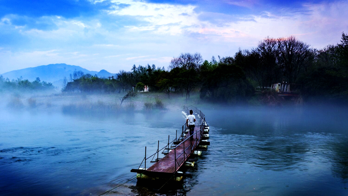 FarihatulM58575's tweet photo. [At Xiajicang and Laicai, the mist dances gently over the waters, wrapping every corner in quiet charm.]， https://t.co/1Vm6WNWOMk
