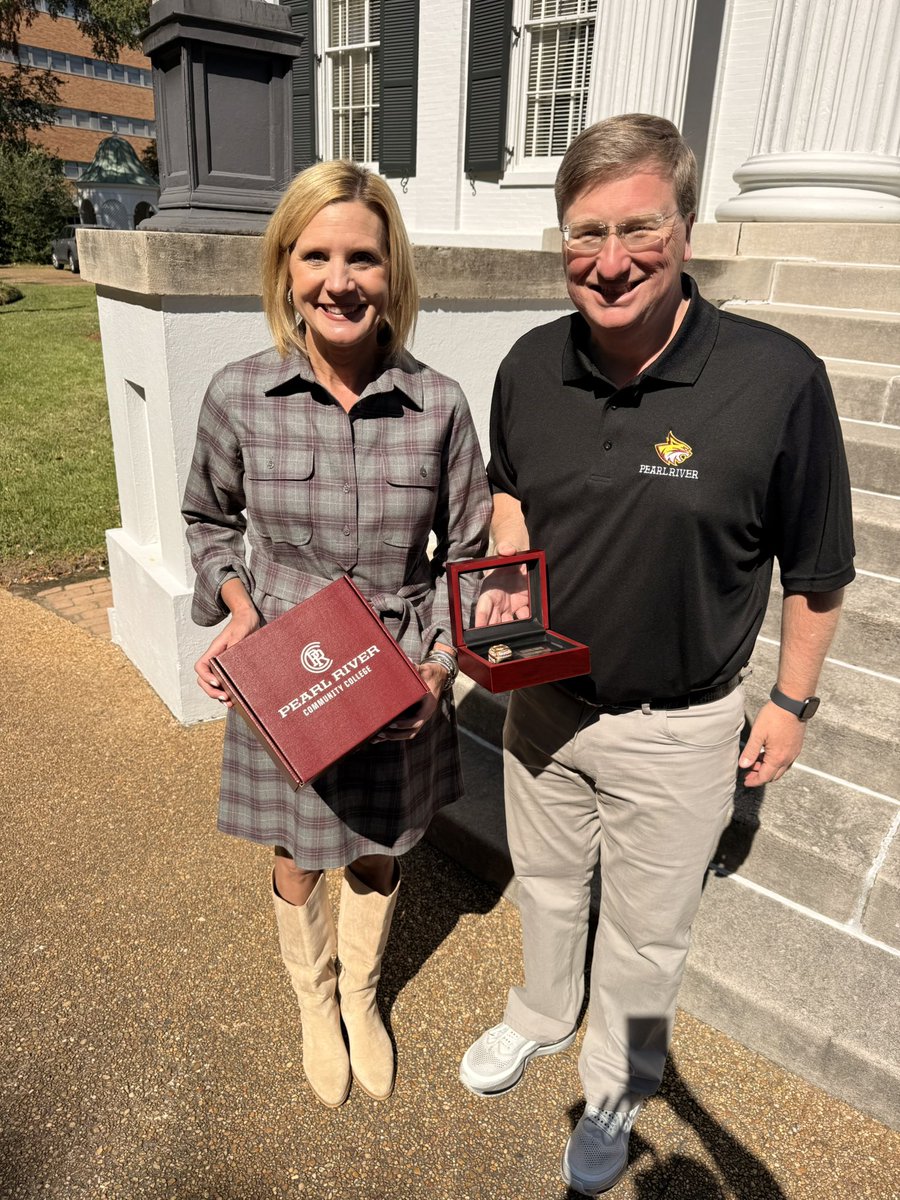 tatereeves's tweet photo. Proud to welcome @PRCC_Wildcats national champions to the Mississippi Governor's Mansion today. 
 
Bringing home national championships in baseball, softball, and cheer in the same year is an extraordinary achievement!
 
Congratulations, Wildcats! 🏆 #RollRiverRoll https://t.co/wrqjaXuyQg