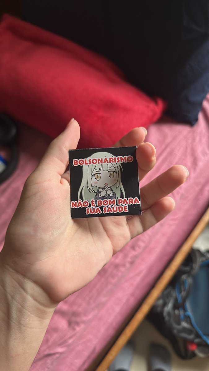 CreatureThing84's tweet photo. adesivo da mortis q fiz pra vestir em manifestação. Achei mto fofo q o cara da grafica me imprimiu o dobro do que eu pedi sem cobrar mais e quando eu perguntei pra ele ele falou que tava certo mesmo e que oq eu precisasse era pra passar lá pra imprimir https://t.co/HqWYgz82oV