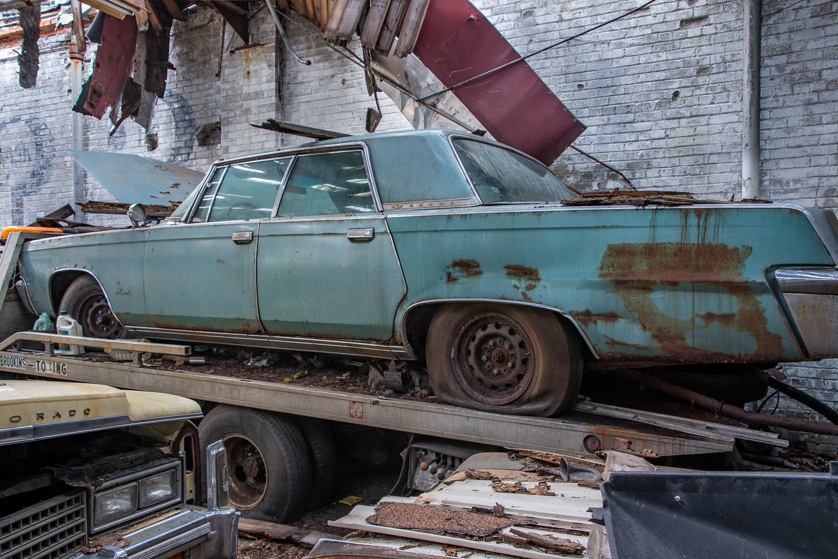 ExploresMr's tweet photo. An old storage garage in the metro-Detroit, Michigan area that was closed and abandoned; filled with old and long forgotten cars from a much different age in the Motor City. https://t.co/1L1kfGlD4e