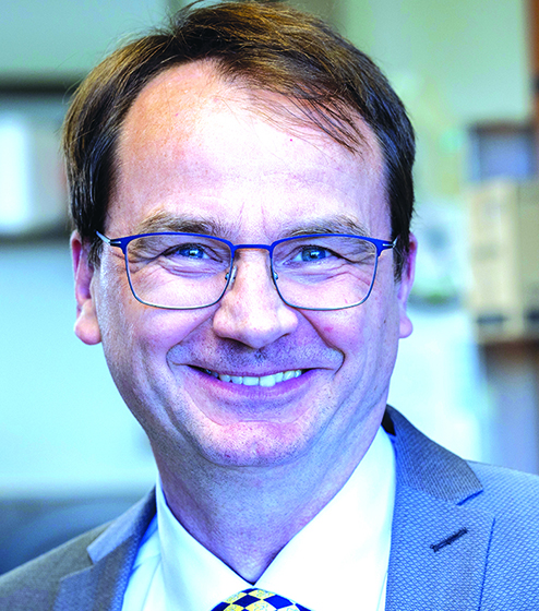 asnpublications's tweet photo. Matthias Kretzler, MD, will receive the Homer W. Smith Award at #KidneyWk. Read more about contributions advancing precision medicine and kidney disease research in #ASNKidneyNews: https://t.co/TizVP0NEYe https://t.co/27isJq36yt